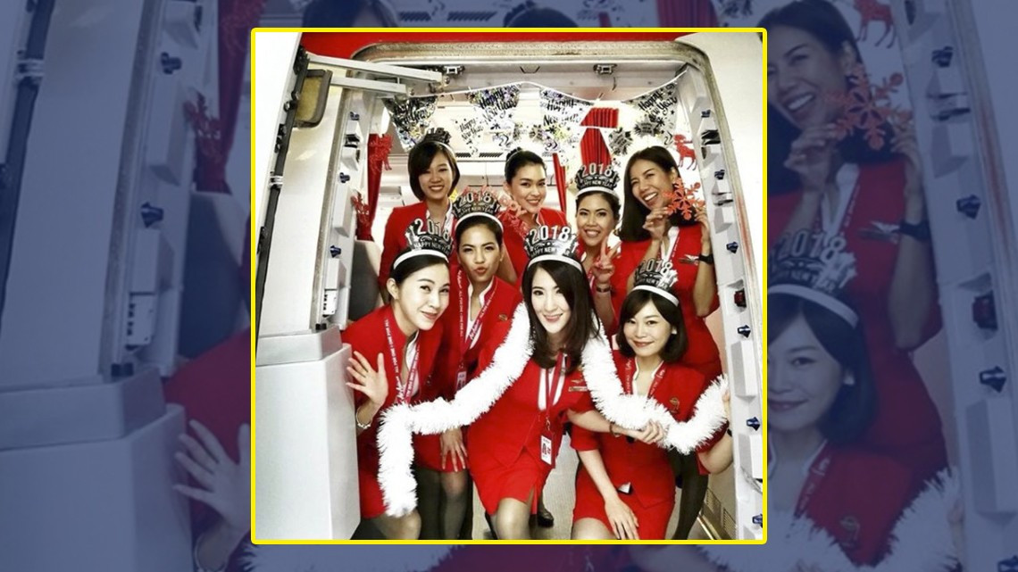 Aerolínea es acusada de vestir de forma provocativa a sus azafatas