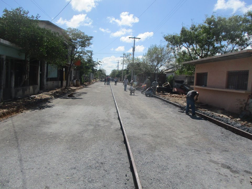 Realizan trabajos de pavimentación hidráulica