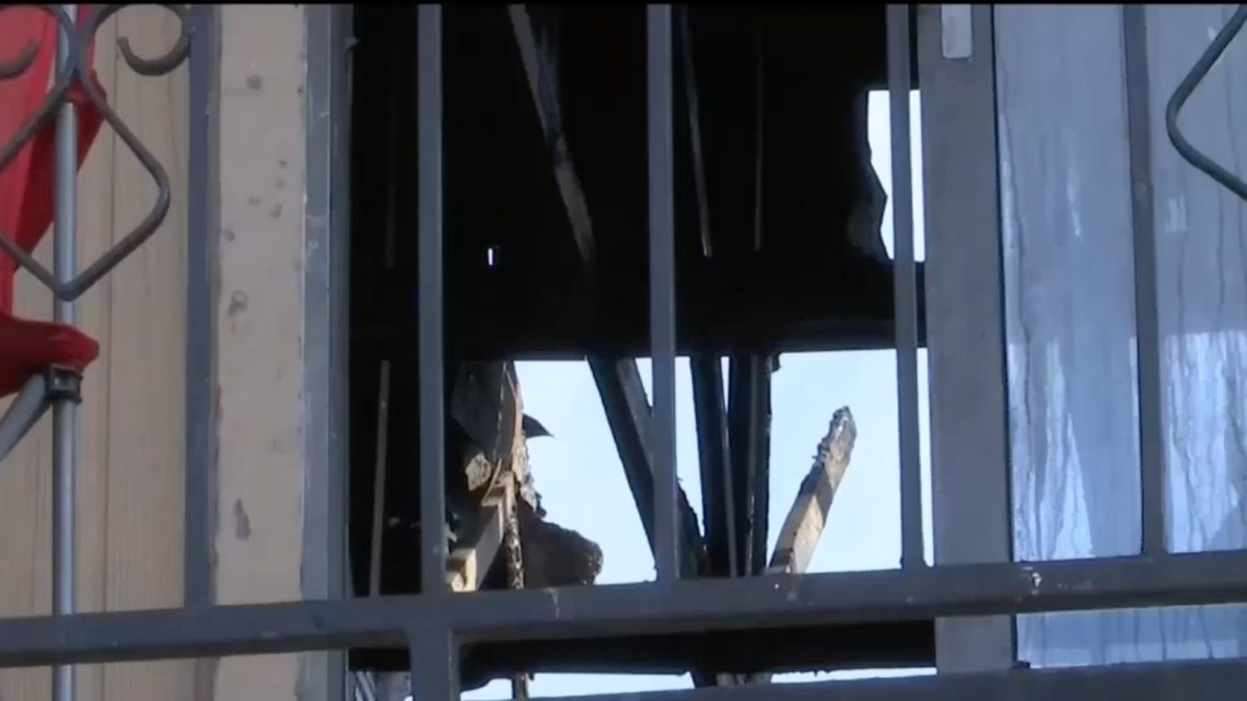 Incendio en departamentos desplaza a residentes