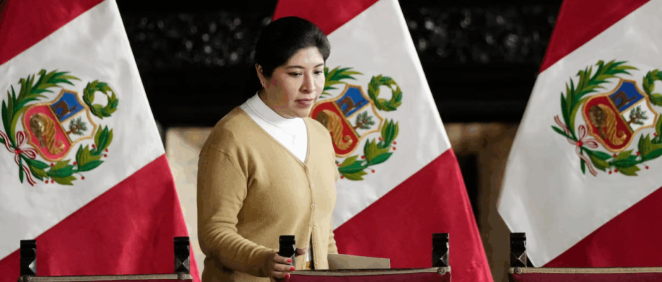 Juez ordena captura de exprimera ministra peruana, aislada en Embajada de México  