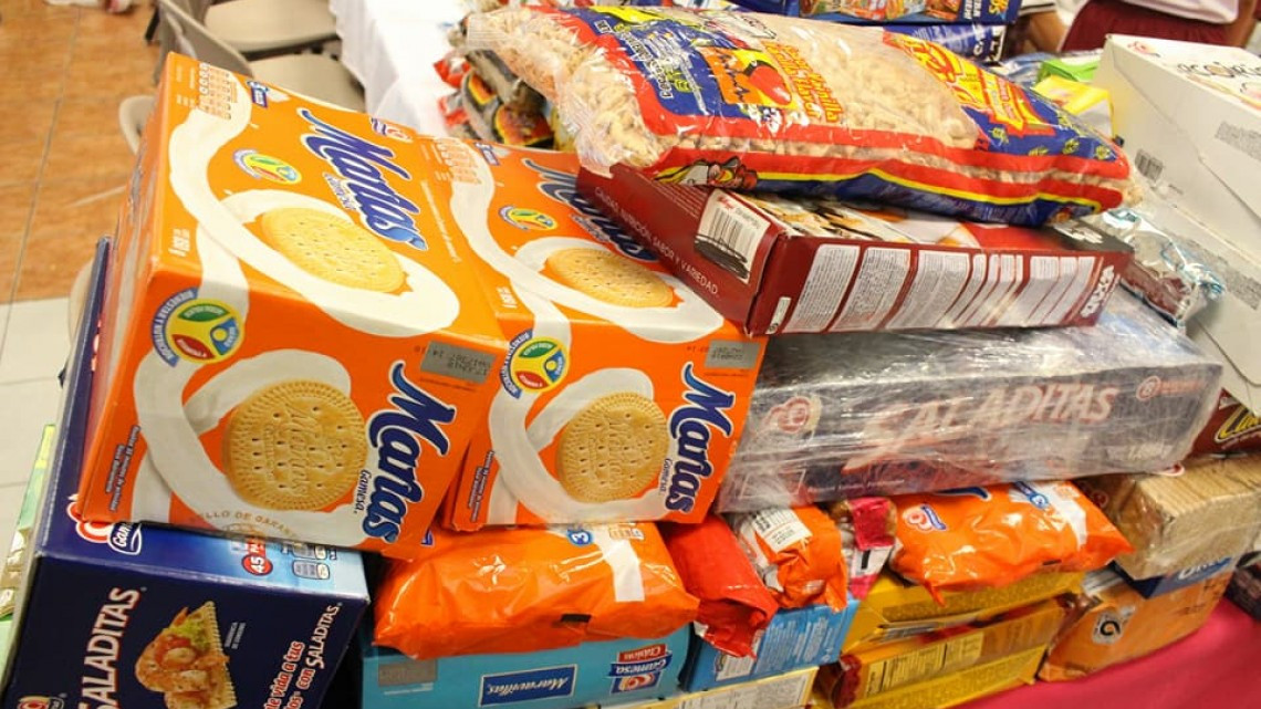 Voluntarios apoyan en centro de acopio de DIF Victoria