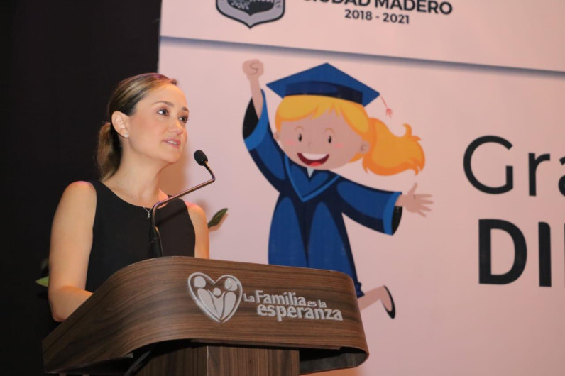 Se gradúan estudiantes del CENDI Madero