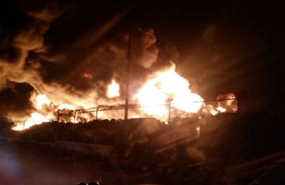 Se incendia centro de acopio de llantas