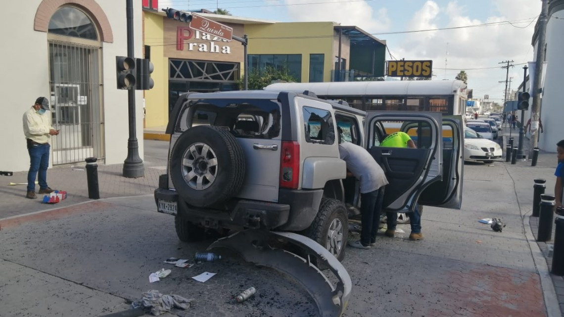 Joven es detenido por los taxistas manifestantes