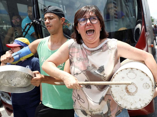 Cientos de personas protestan por apagones en Venezuela