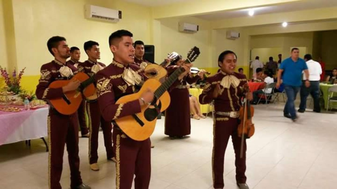 Festejan "Día de la madres" para las mujeres del sindicato de limpieza