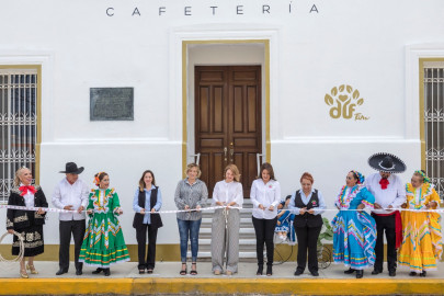 Mariana Gómez inaugura cafetería “Dulces Recuerdos”