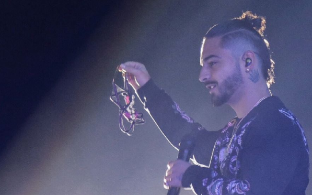 Publica Maluma foto mostrando ropa interior de fan