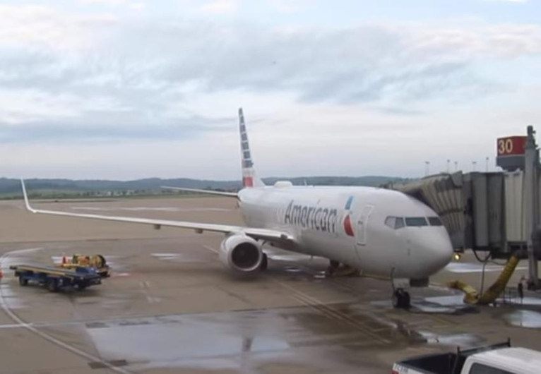 Cigarrillo electrónico causa pequeño incendio en un vuelo de American Airlines
