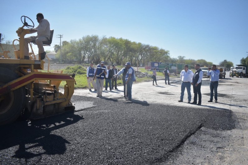 Supervisa Presidente Municipal trabajos de bacheo