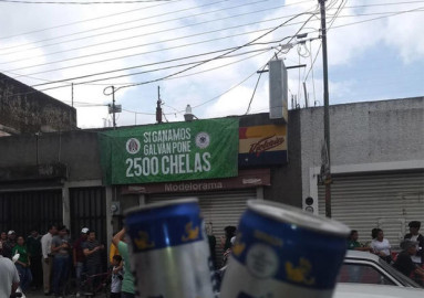 Prometió 2 mil 500 “chelas” ¡y cumplió!