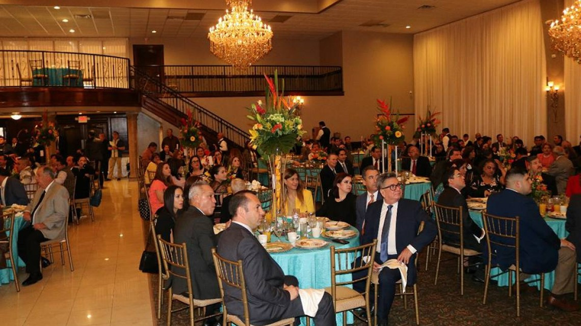 Recibe alcaldesa llave de Mission como símbolo de hermandad