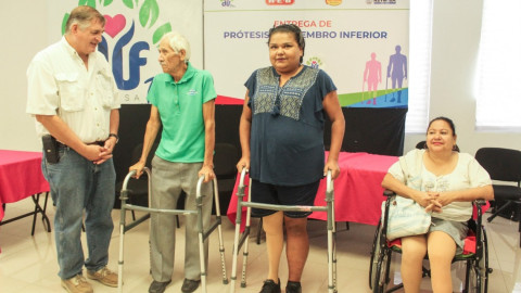 Entregan DIF y Ayuntamiento de Reynosa prótesis