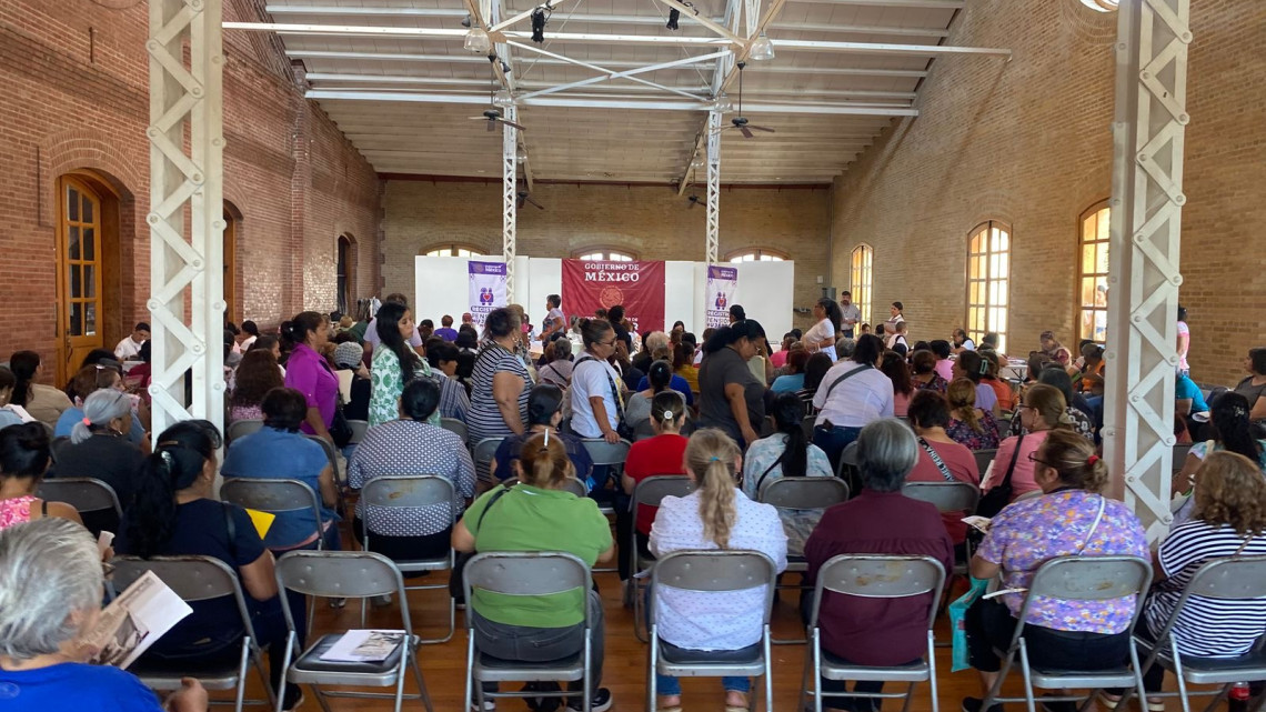 Acuden cientos de mujeres por día a registro de Pensión Bienestar