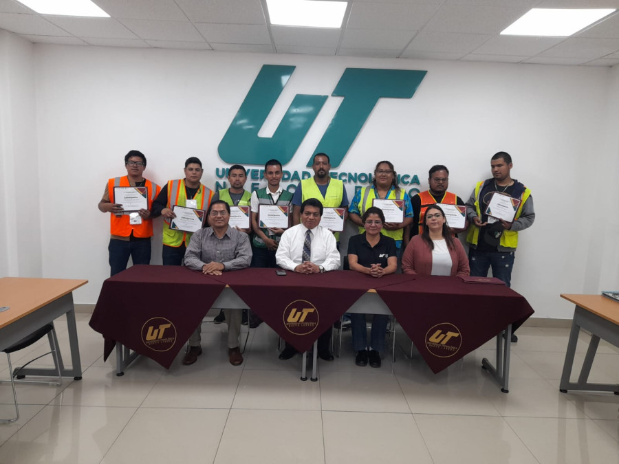 Ayuda Universidad Tecnologica a combatir déficit de traileros 