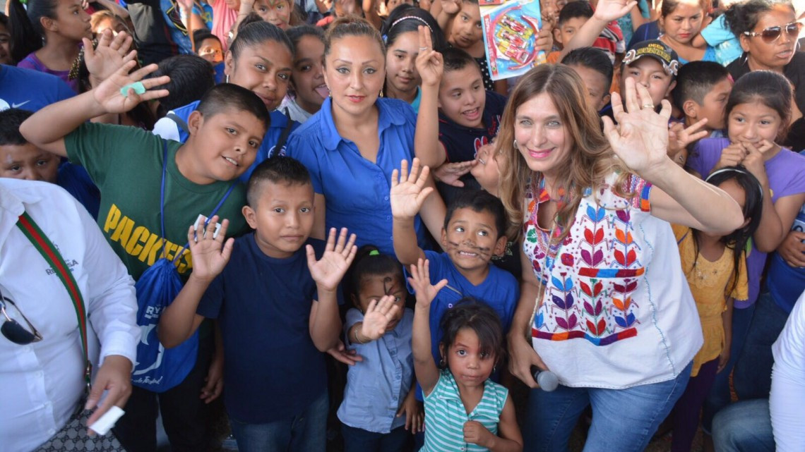 Festejan miles de niños su día con Maki