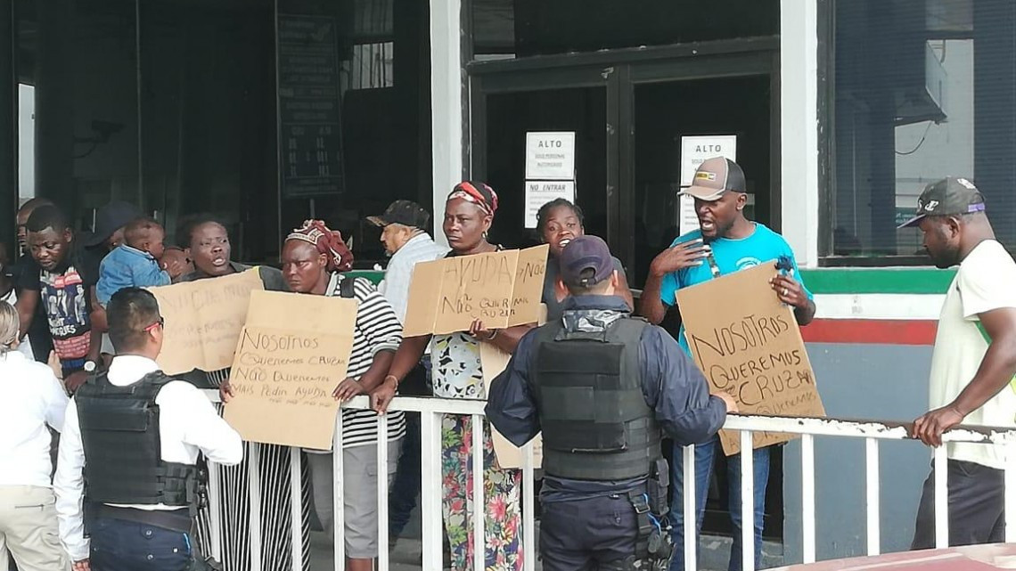 Familias Africanas buscan cruzar la frontera