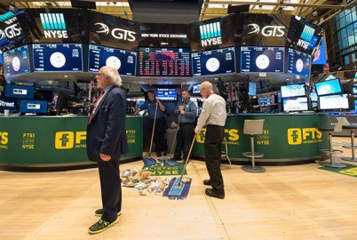 Bolsa mexicana de valores se desploma junto con Wall Street