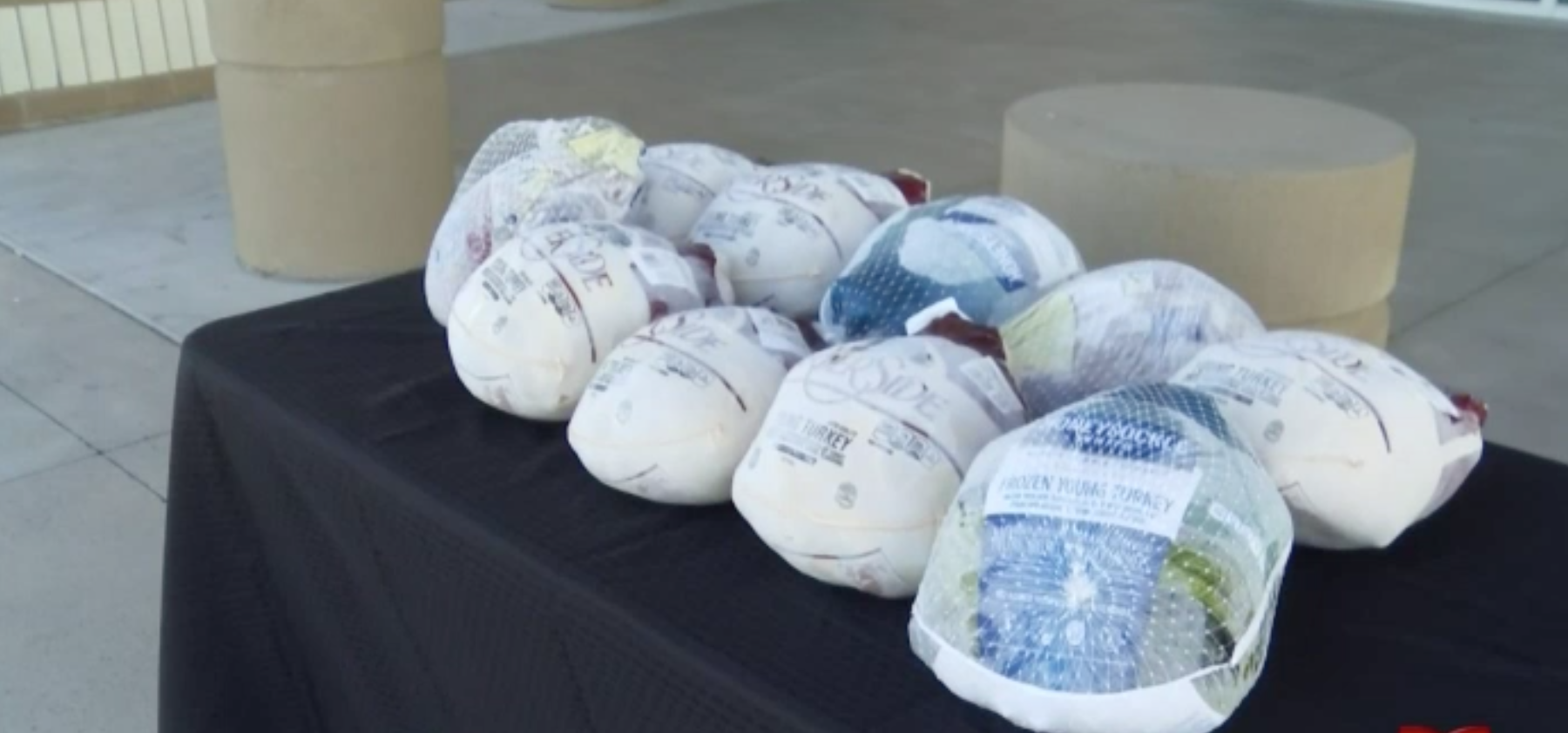 Regalan pavos a familias de escasos recursos en Mission