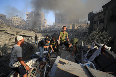 Ataques de Israel a Gaza suman 7 mil 703 muertos
