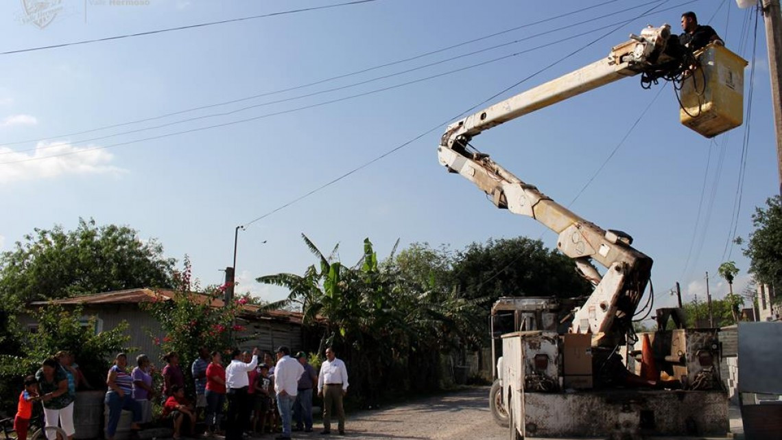 Instalan alumbrado en poblado de Valle Hermoso