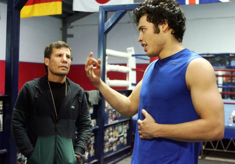 Asegura Julio César Chávez que su hijo le puede ganar al 'Canelo'