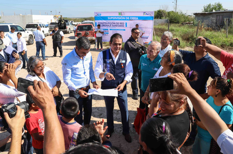 Alcalde supervisa obras de agua y drenaje