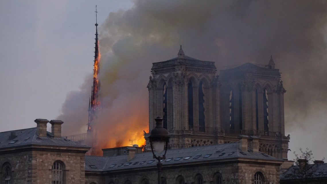 Catedral de Notre Dame se incendia