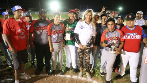 Inaugura Maki Ortiz torneo de beisbol "Ezequiel Bazán"