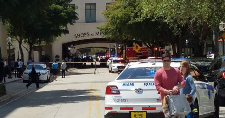 Tiroteo en centro comercial en Miami deja un muerto y dos heridos