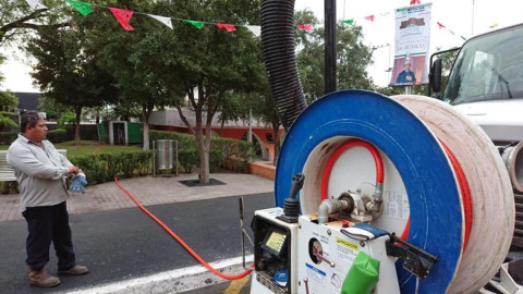 Comapa trabaja con equipo vactor