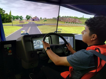 Brinda IMJUVE beca del 60% en capacitación para ser operador de autotransporte de carga