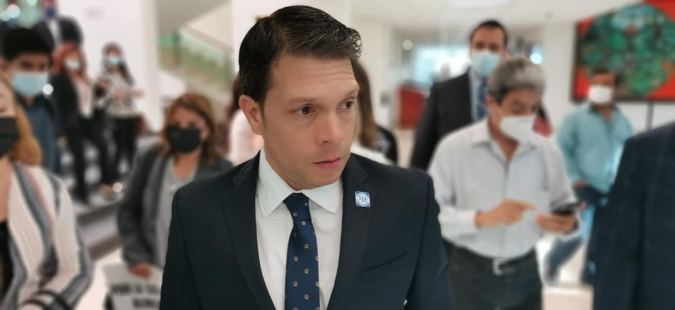 Castigarían a diputados que anden de “peleoneros” en tribuna