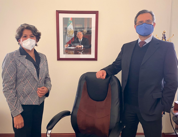 Esteban Moctezuma inicia transición en la SEP con Delfina Gómez