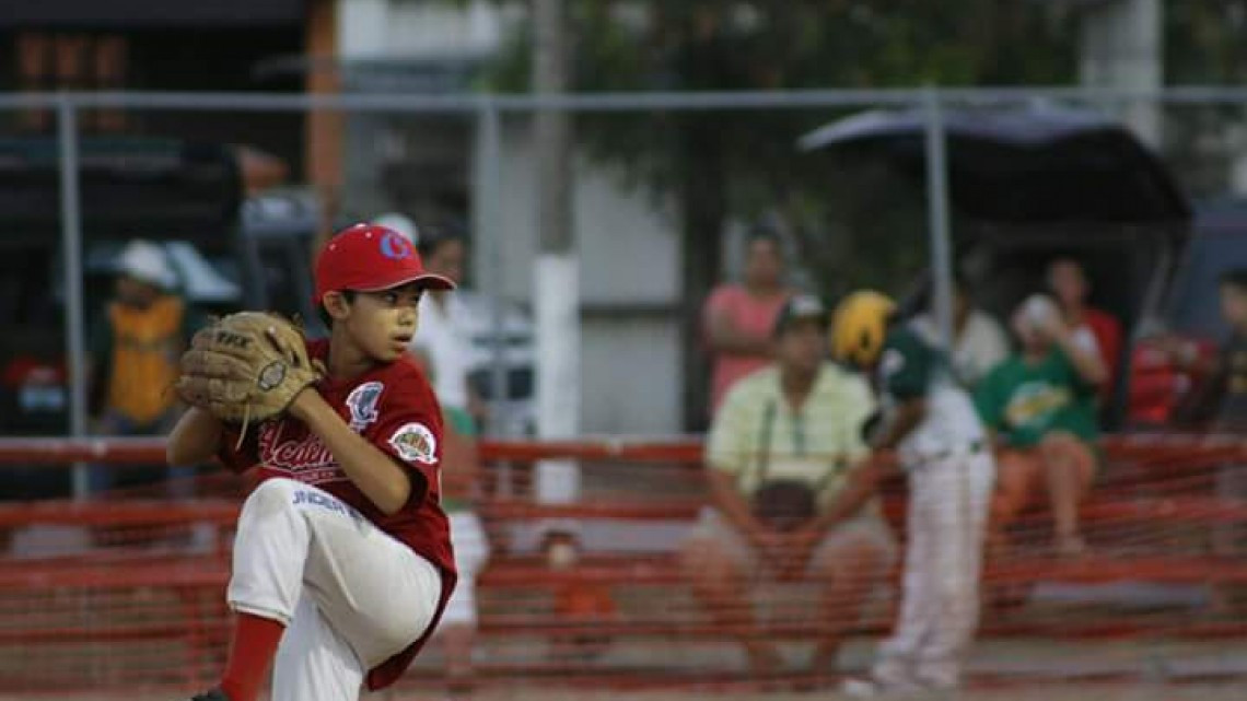 Juegan final de Torneo Distrital de Béisbol
