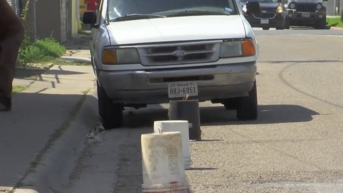Prohiben en Brownsville cobrar estacionamiento en via publica
