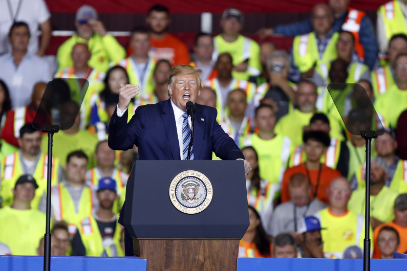 Obligan a trabajadores de Shell asistir a evento de Trump para recibir pago