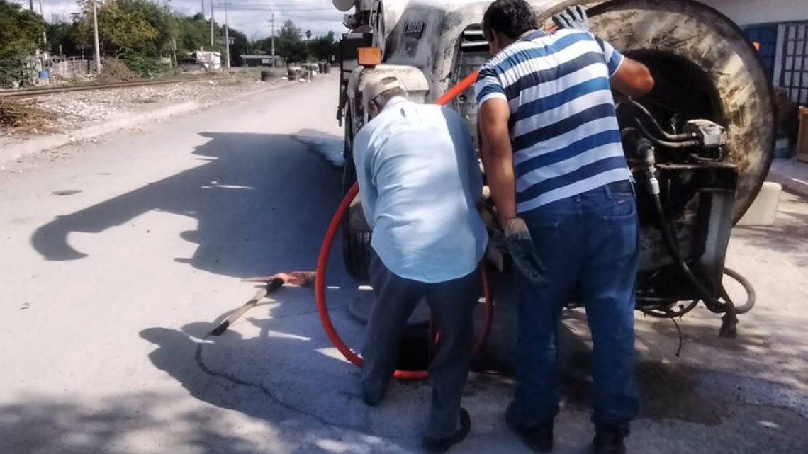 Comapa trabaja con equipo vactor