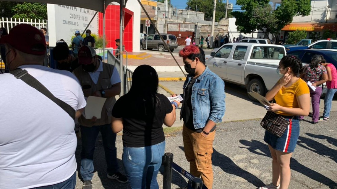 Inicia vacunación de 18 a 39 años en Victoria; el Guasón de los primeros en acudir 