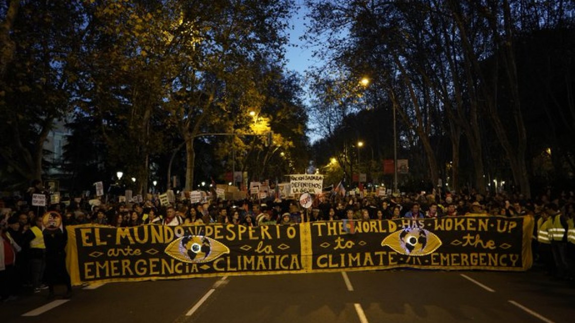 Miles de personas salen a las calles de Madrid a protestar por el cambio climático