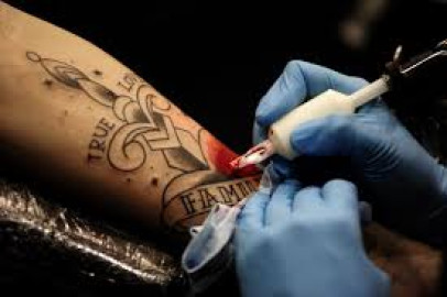 Perforaciones y tatuajes en menores podrían ser prohibidos en SLP