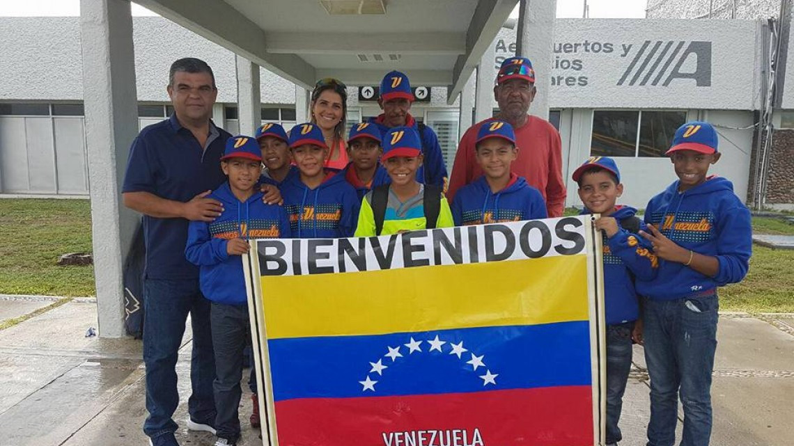 Llegan a Reynosa peloteritos de Venezuela