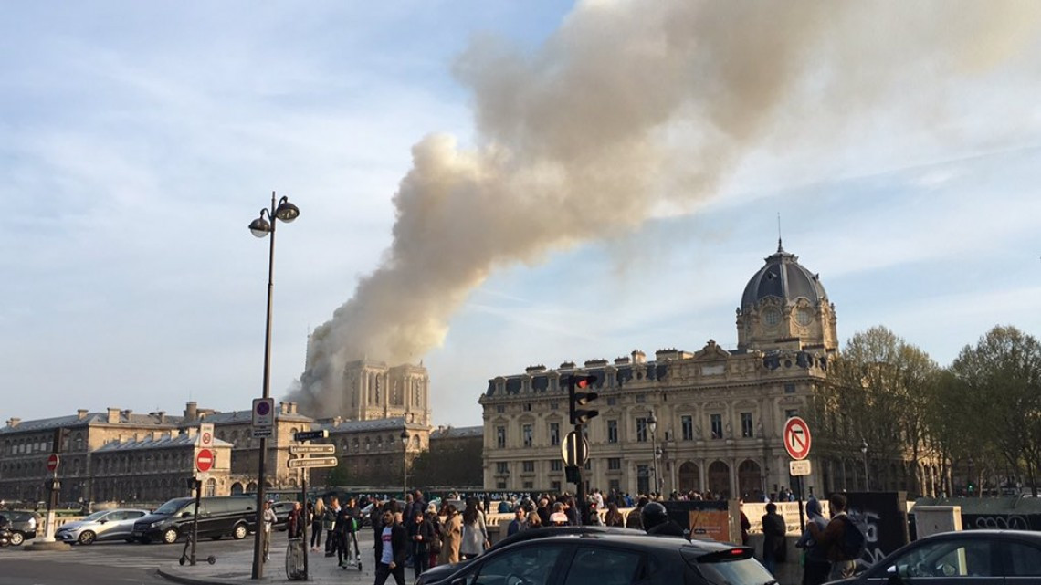 Catedral de Notre Dame se incendia