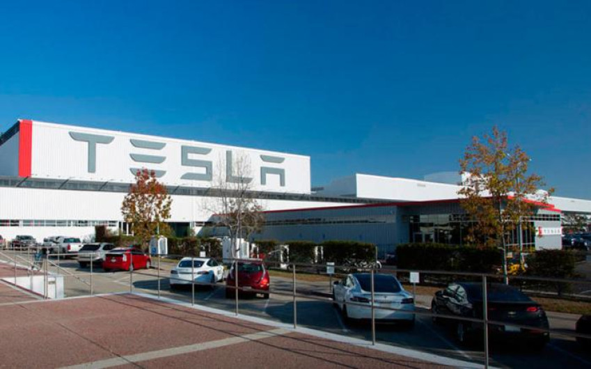 Elon Musk ingora al Condado de Alameda y reabre fábrica de Tesla