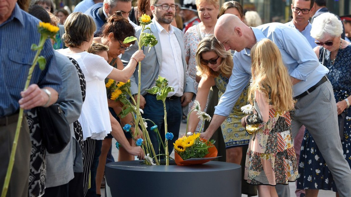 Recuerdan a víctimas de atentados en Cataluña