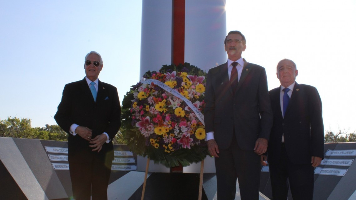 La UAT se actualiza día a día: Rector