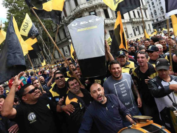 Anuncian trabajadores argentinos anuncian paro nacional