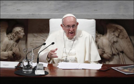 Pide el Papa Francisco a jóvenes consolar a personas que sufren en Navidad