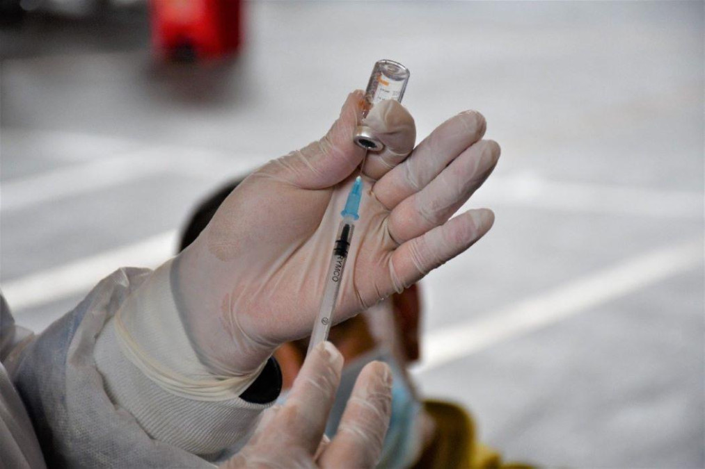 FDA autoriza segunda dosis de refuerzo de la vacuna contra el covid-19