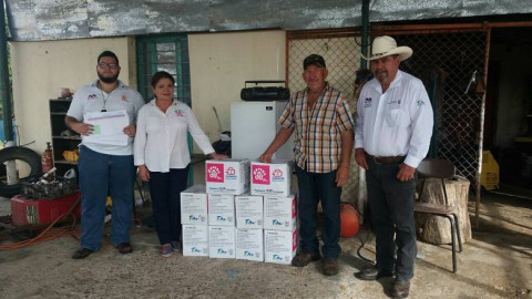 Entrega DIF apoyos a familias de comunidades rurales 